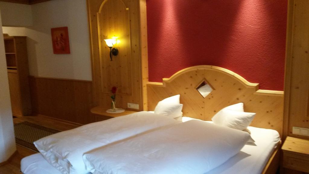 Gasthof Pension Traube Karres Room photo