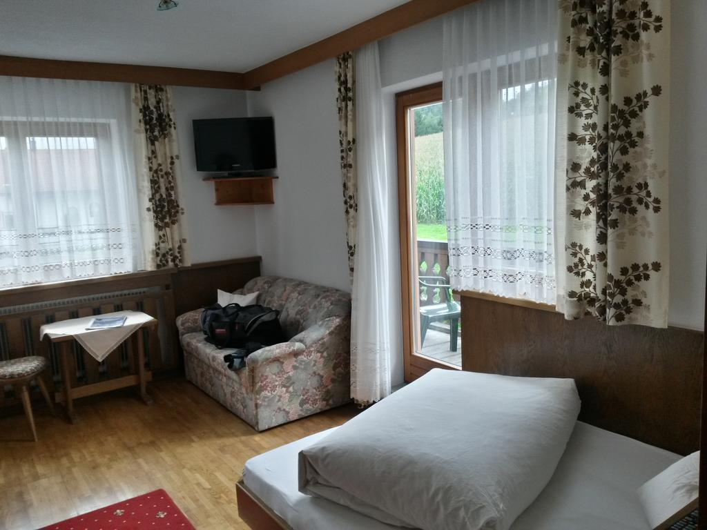 Gasthof Pension Traube Karres Room photo