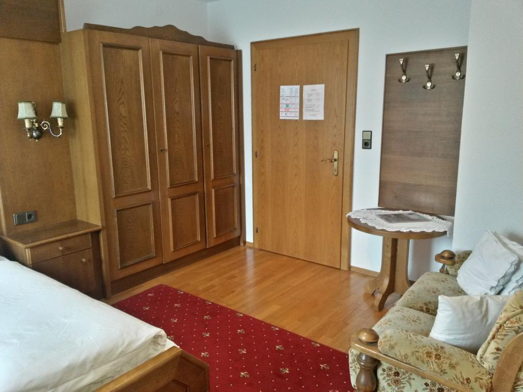 Gasthof Pension Traube Karres Room photo