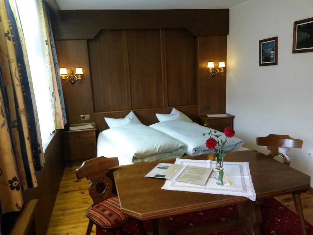 Gasthof Pension Traube Karres Room photo