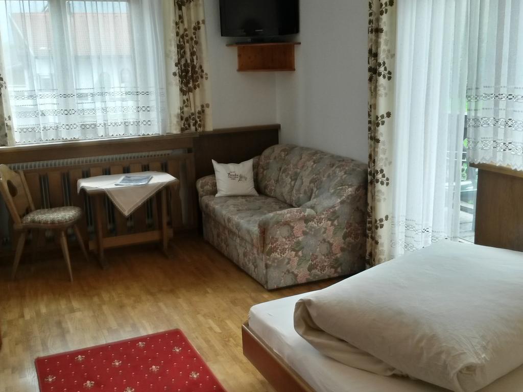 Gasthof Pension Traube Karres Room photo