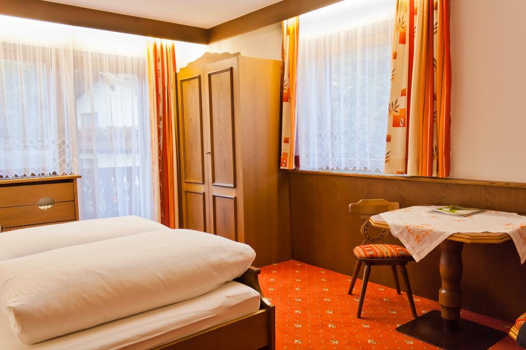 Gasthof Pension Traube Karres Room photo