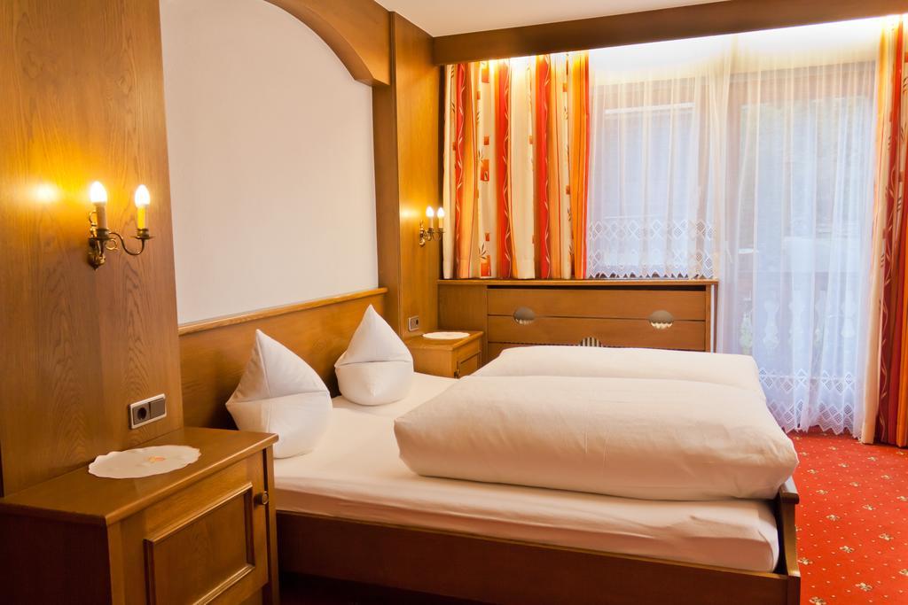 Gasthof Pension Traube Karres Room photo