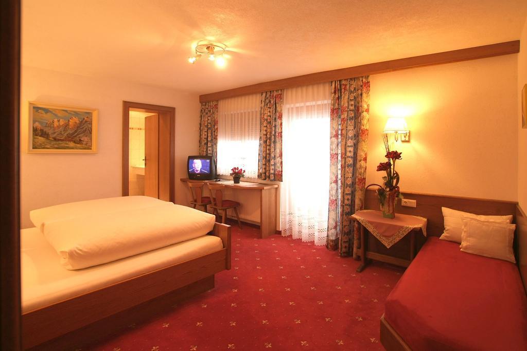Gasthof Pension Traube Karres Room photo